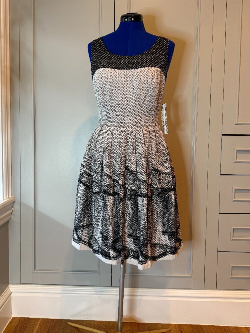 NWT Kay Unger playful dress, Size 8